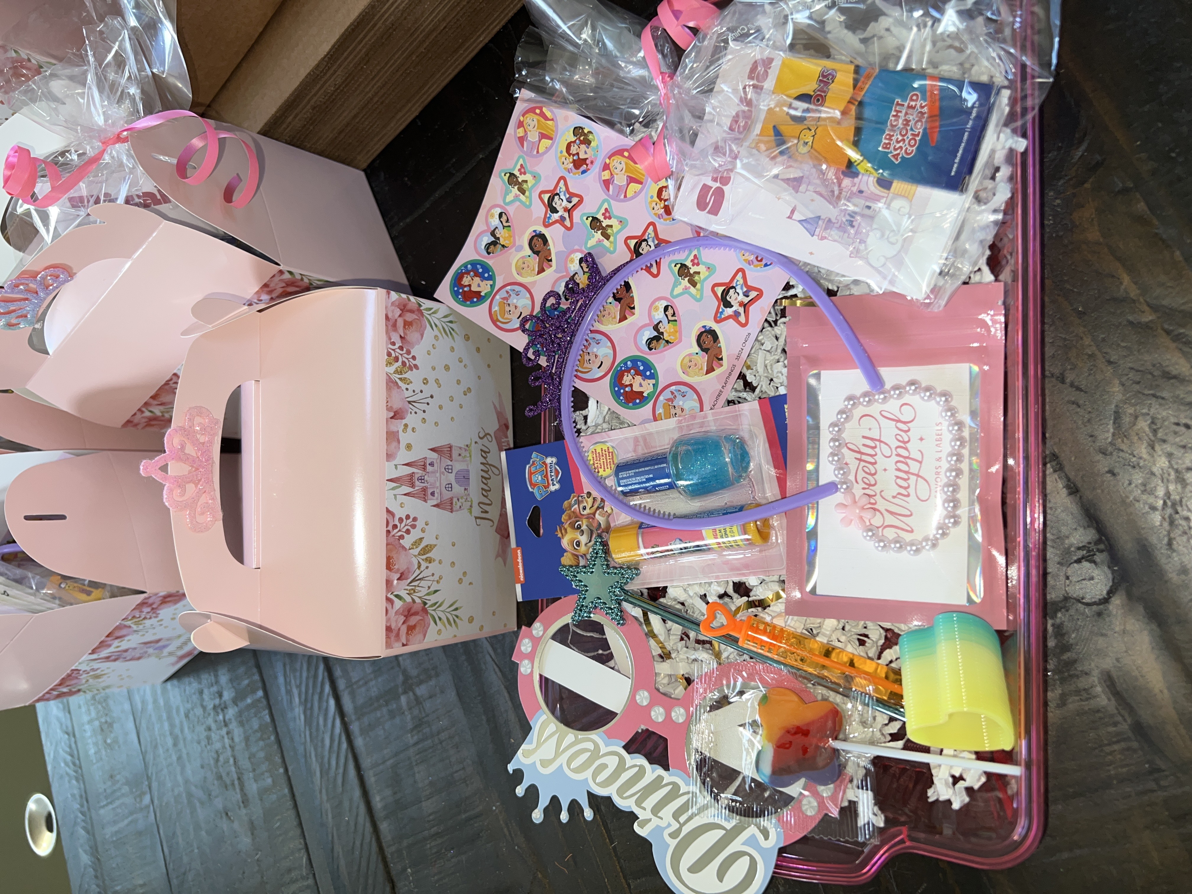 Favour Boxes — filled
